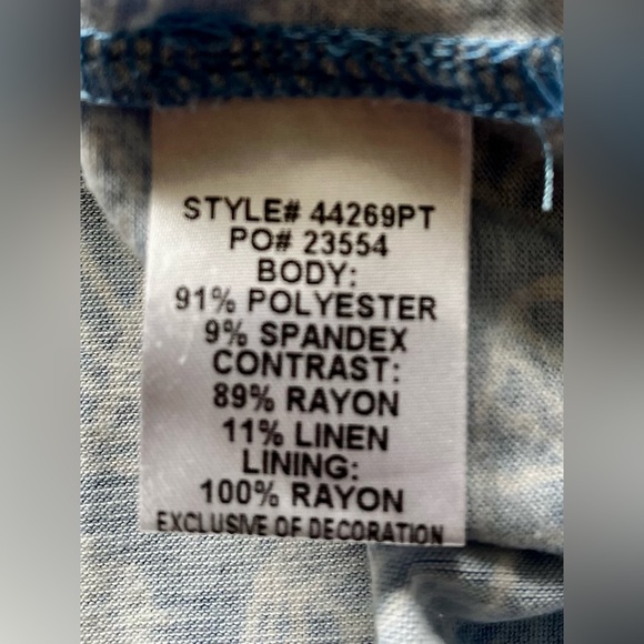 Cap sleeve, embroidered neckline knit top - Picture 5 of 7